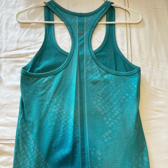 Lulu Lemon Swiftly Tech Tank - Picture 2 of 3